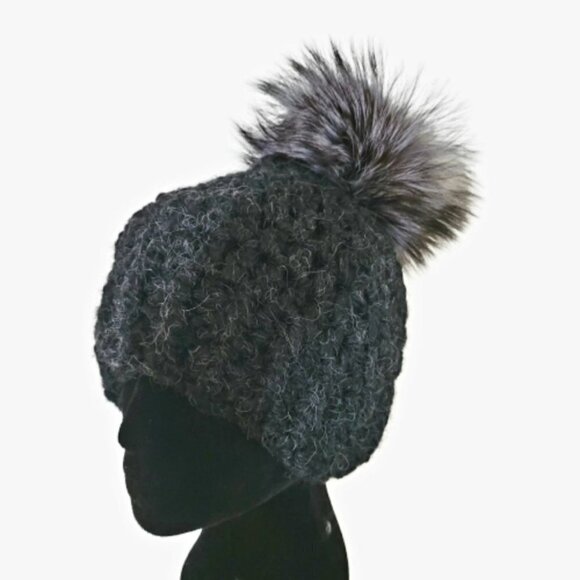 Hand made crochet beannie with à pompon alpaga, mohair and wool - Picture 1 of 3